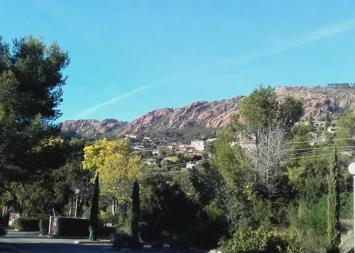 Vue Piscines Parking Les Coraux Agay Appartamento *