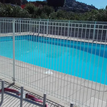 Vue Piscines Parking Les Coraux Agay Apartment Saint-Raphaël