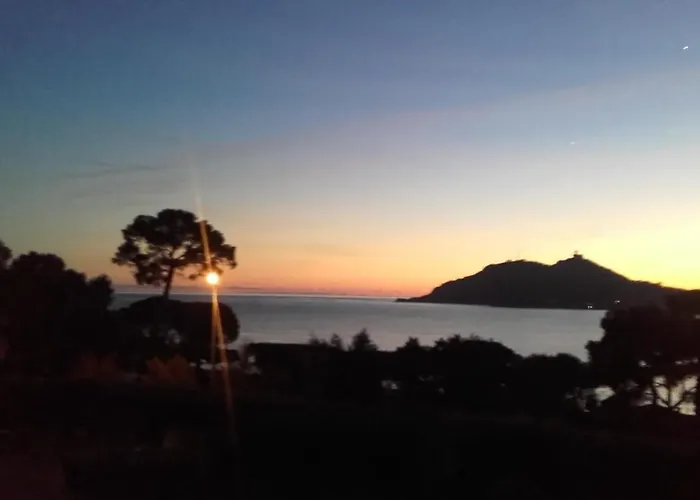 Vue Piscines Parking Les Coraux Agay * Saint-Raphaël