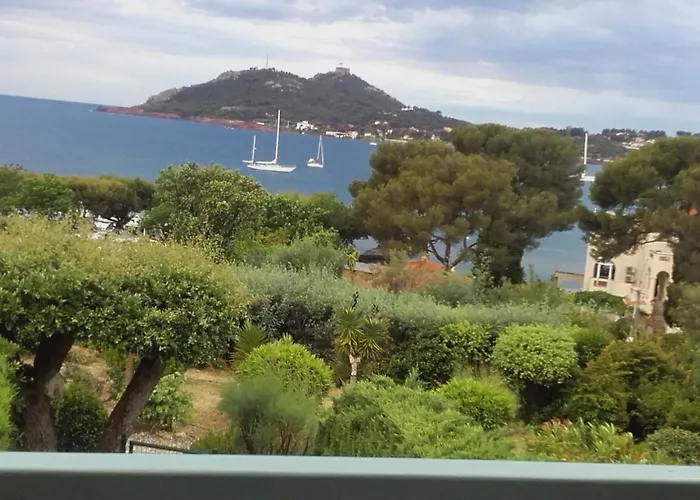 Vue Piscines Parking Les Coraux Agay Saint-Raphaël