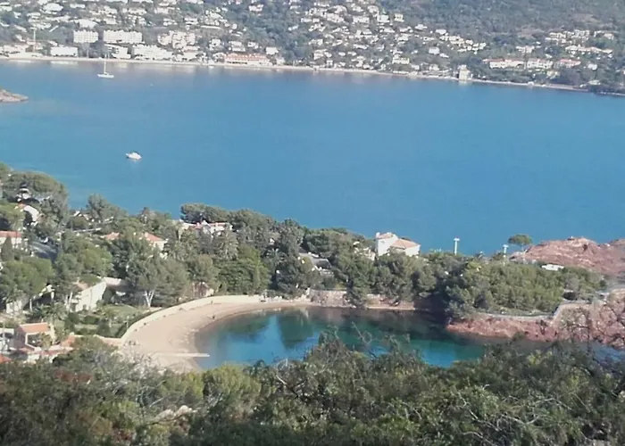 Vue Piscines Parking Les Coraux Agay