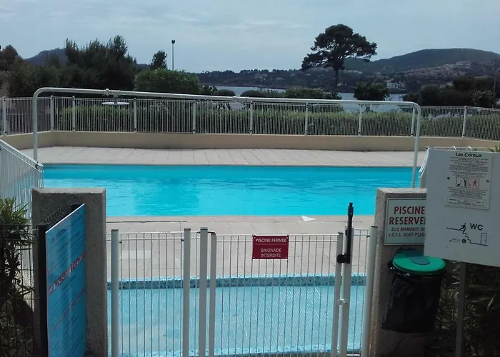 Vue Piscines Parking Les Coraux Agay Appartement