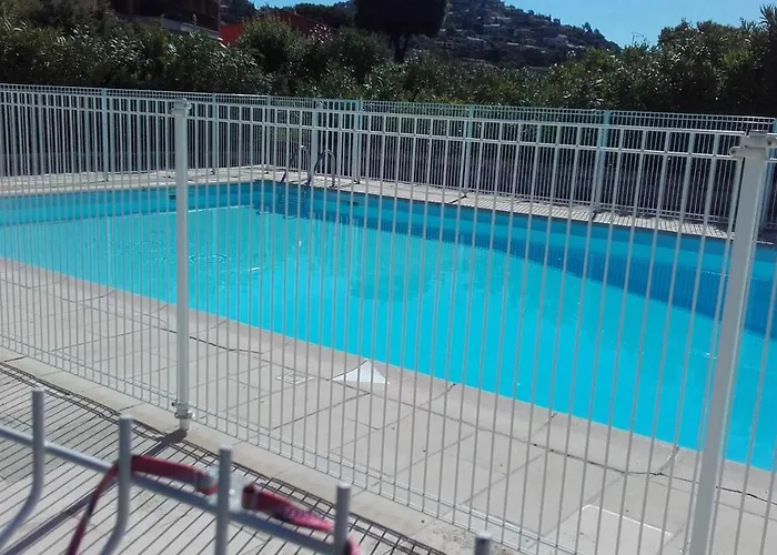 Vue Piscines Parking Les Coraux Agay Appartement Saint-Raphaël